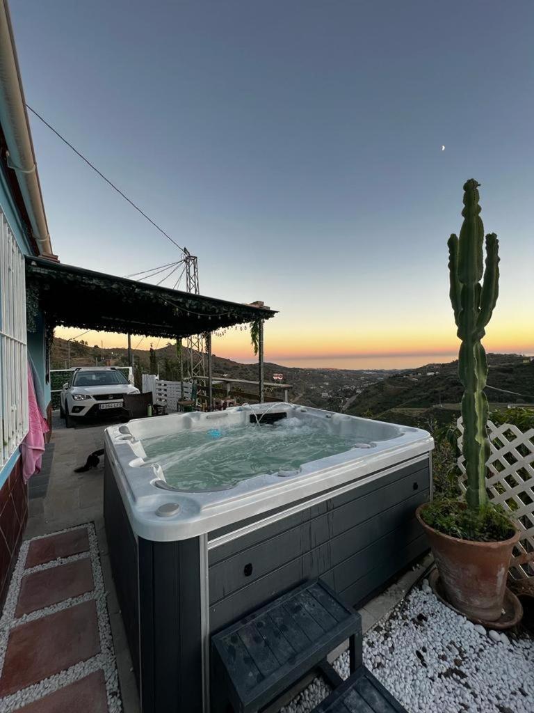 Casa Rural Malaga Monkey Love Con Jacuzzi Iznate Buitenkant foto