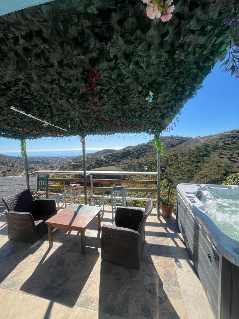 Casa Rural Malaga Monkey Love Con Jacuzzi Iznate Buitenkant foto